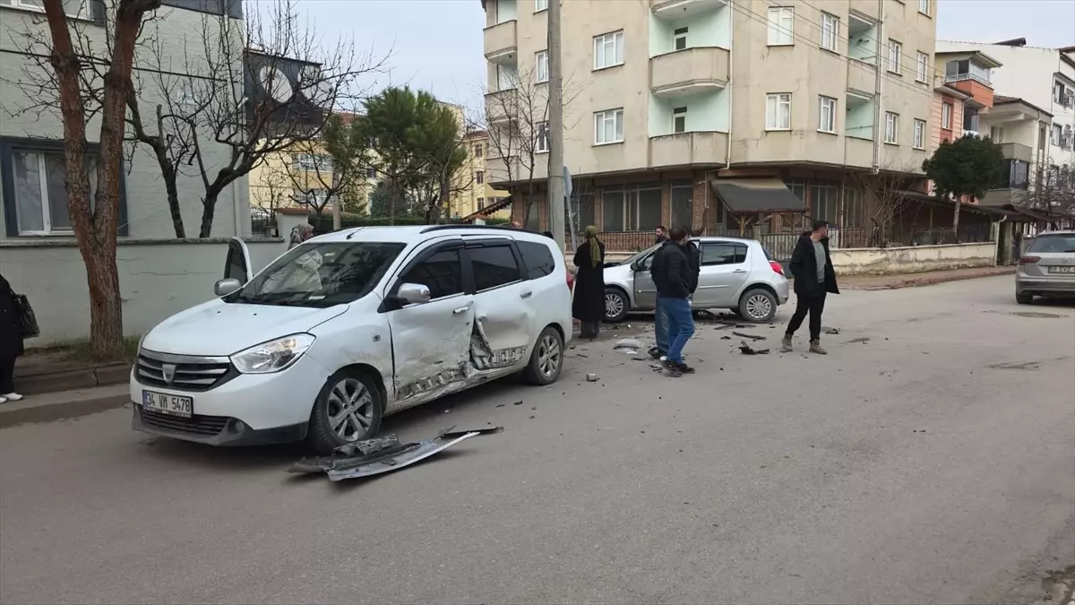 İnegöl\'de Otomobil Kazası: 1 Yaralı