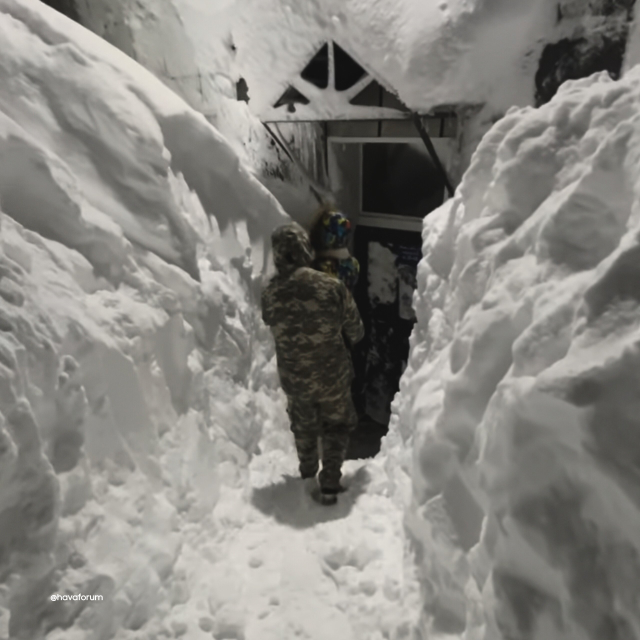 Kamçatka'da buzul çağını aratmayan görüntüler! Kar kalınlığı 4. kata kadar çıktı