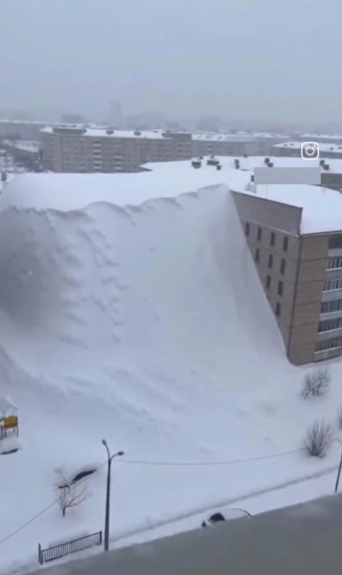 Kamçatka'da buzul çağını aratmayan görüntüler! Kar kalınlığı 4. kata kadar çıktı