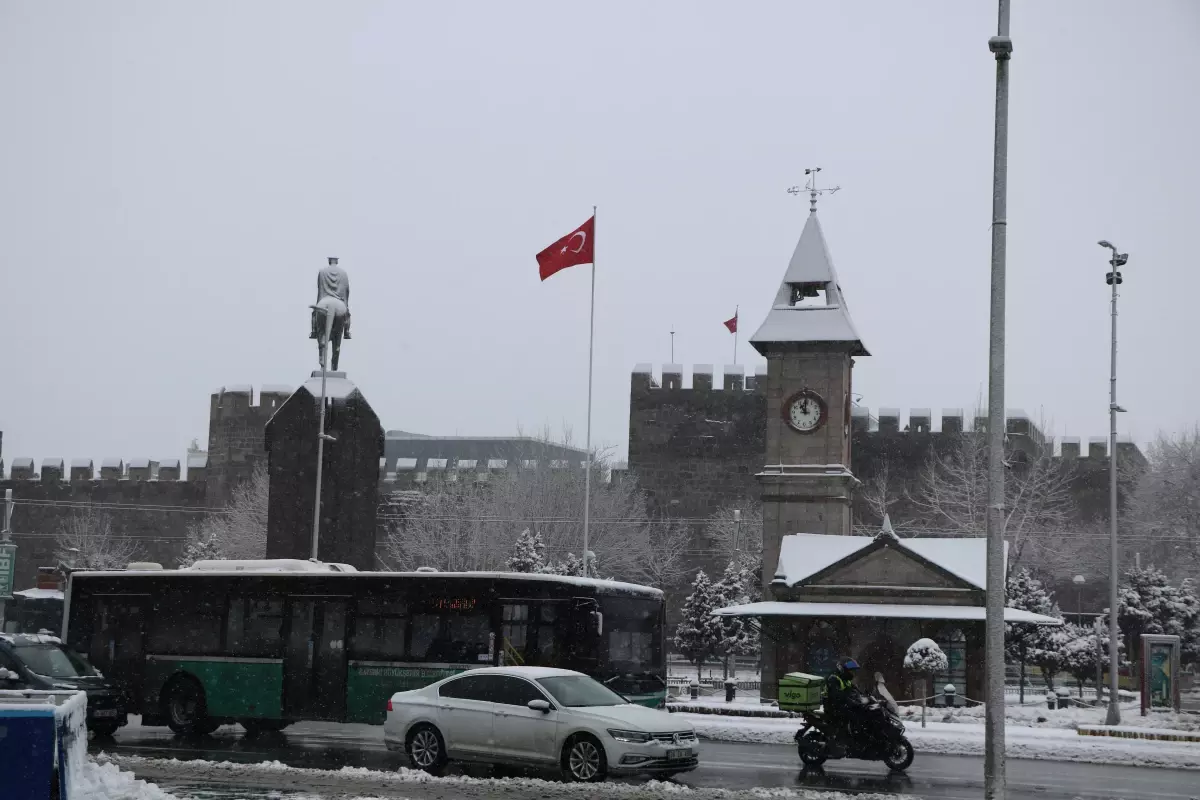 Kayseri\'de Kar Yağışı Etkili Oldu