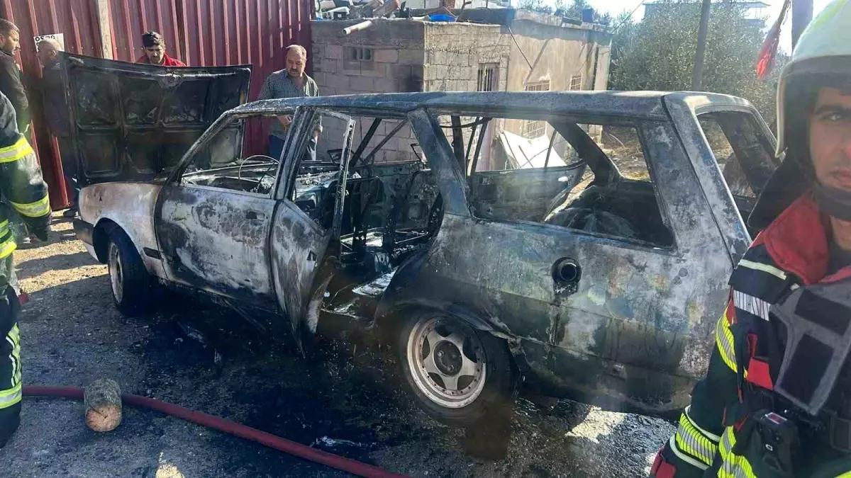 Mersin\'de bakım yapılan araç alev alarak yandı