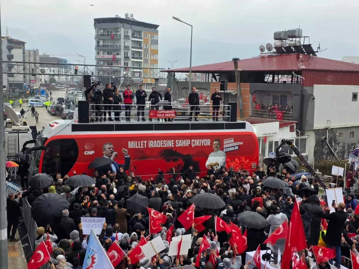 Özgür Özel Hatay\'da Mitingde Koştu