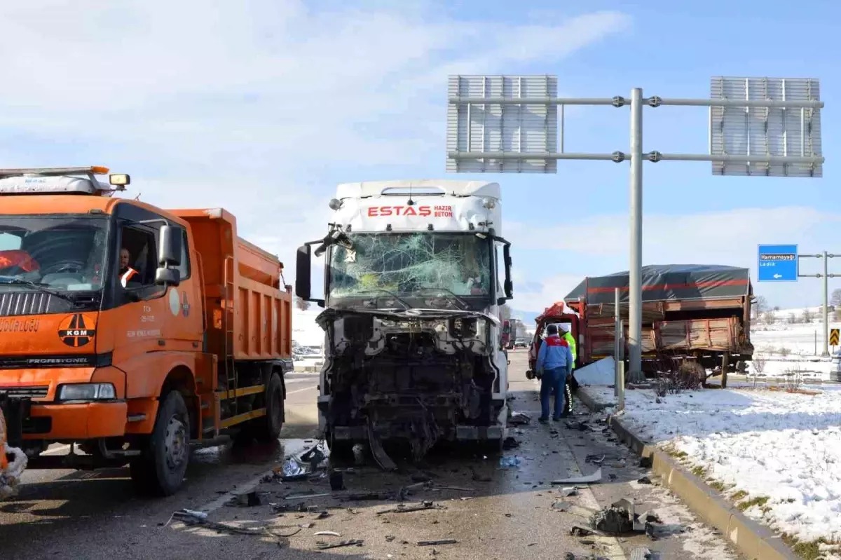 Samsun\'da Tır ve Kamyonet Kaza Yaptı