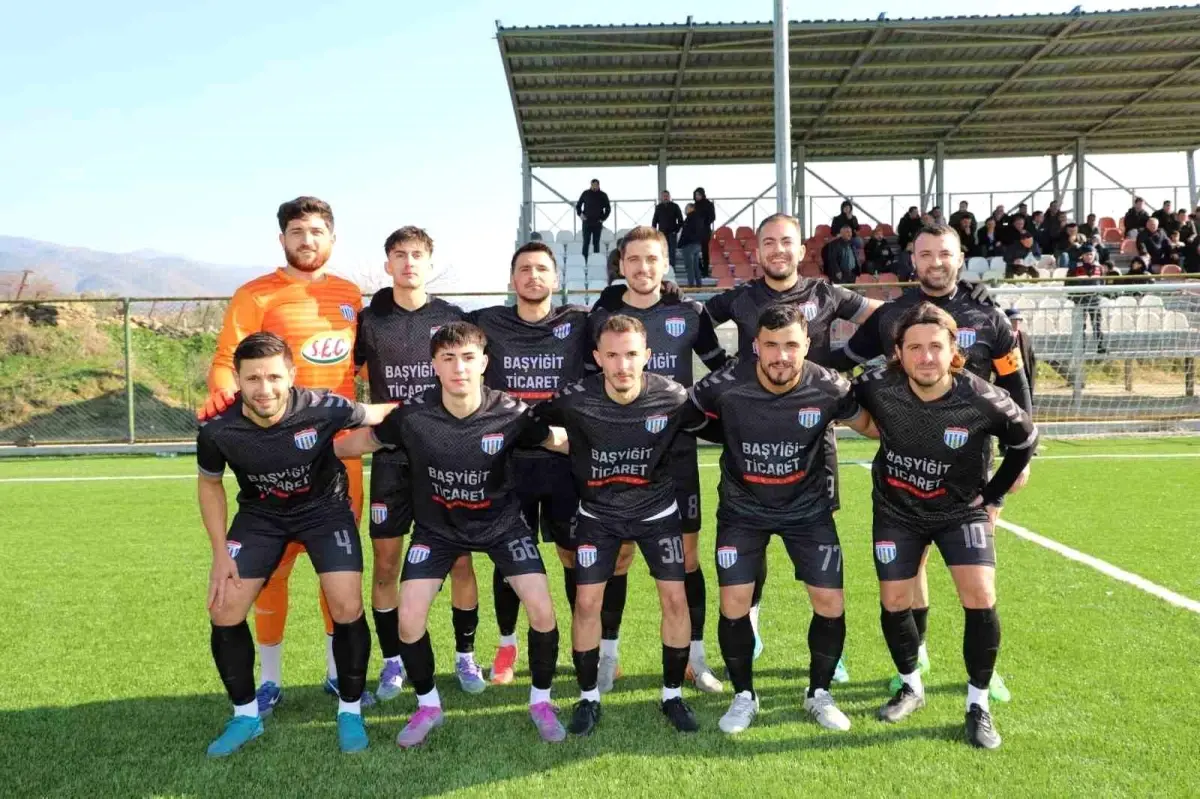 Selendi Belediyespor şampiyonluğa koşuyor