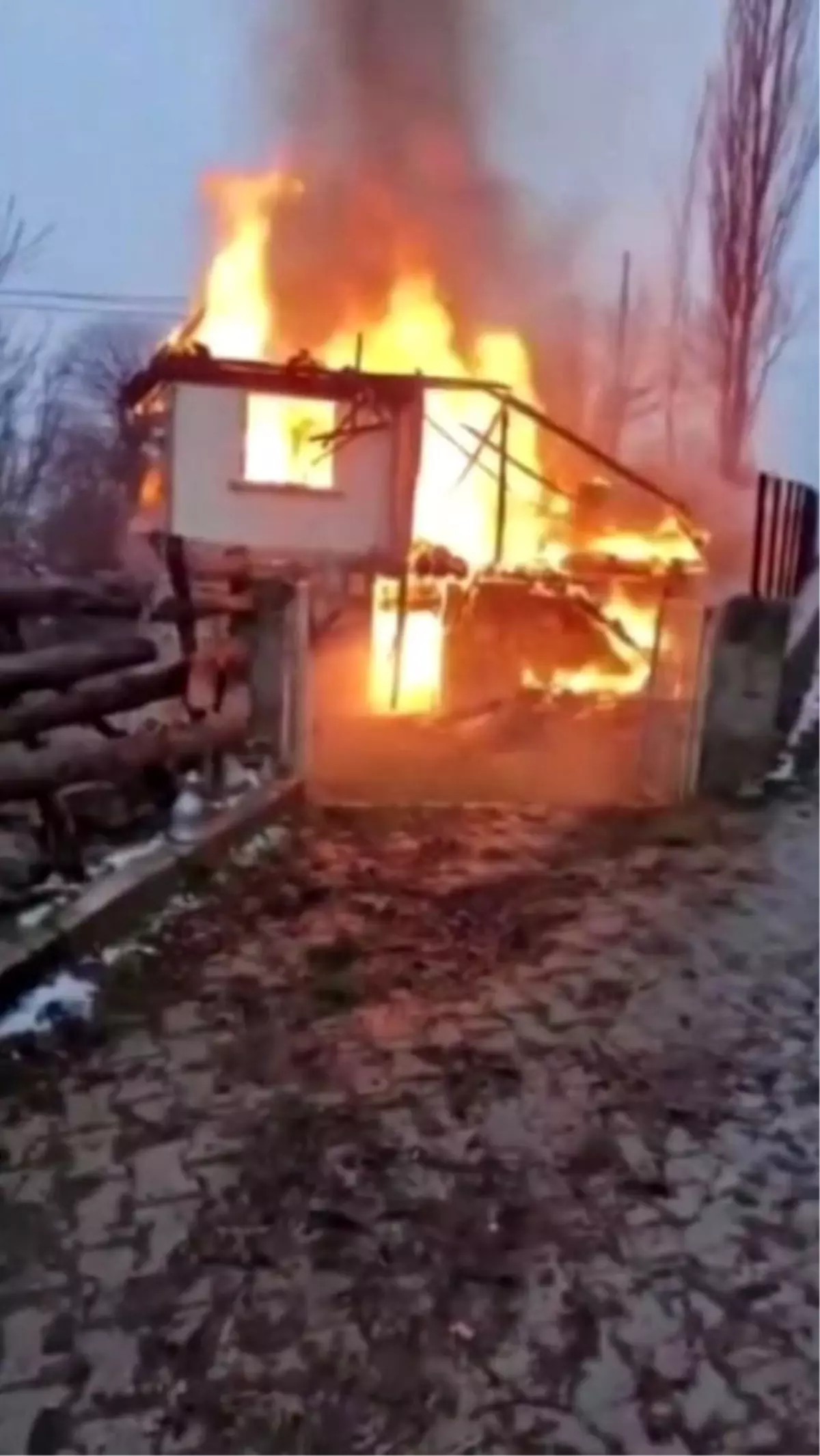 Durağan\'da Ahşap Ev Yandı