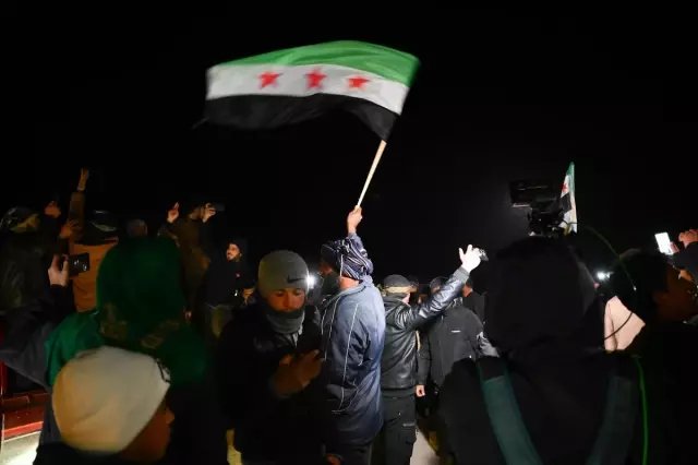 Suriye'deki Deyr Hafir bölgesi kırsalında terör örgütü YPG/SDG'nin çekilme açıklaması sevinçle karşılandı