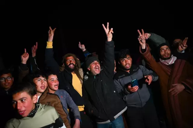 Suriye'deki Deyr Hafir bölgesi kırsalında terör örgütü YPG/SDG'nin çekilme açıklaması sevinçle karşılandı