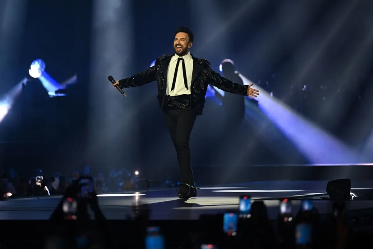 Tarkan\'ın 7 yıl sonra verdiği konsere "Kuzu Kuzu" dansı damga vurdu