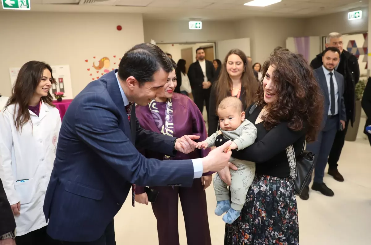 Türkiye\'nin İlk Doğum Dostu Ebe Destek Merkezi Açıldı