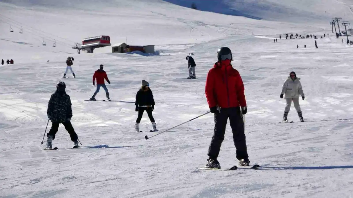 Abalı Kayak Merkezi Karla Şenlendi