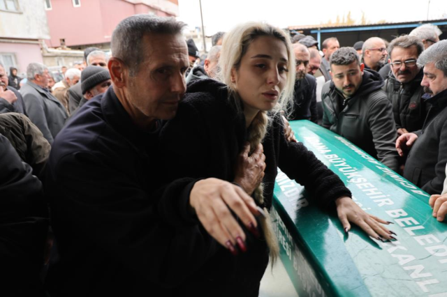 Youtuber babalarının öldürdüğü kardeşler yan yana toprağa verildi! Annenin feryadı yürek dağladı