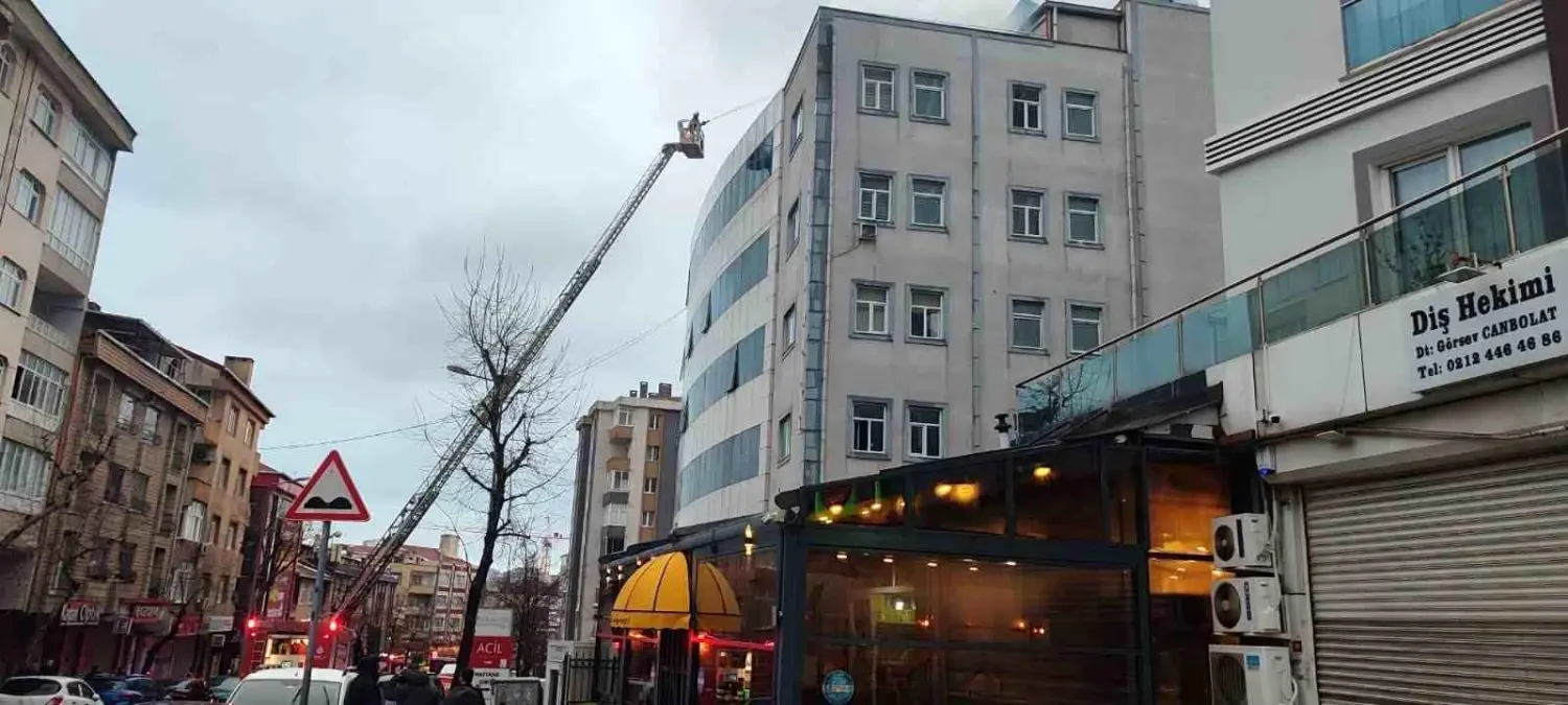 Bağcılar\'da Kapatılan Hastanede Yangın