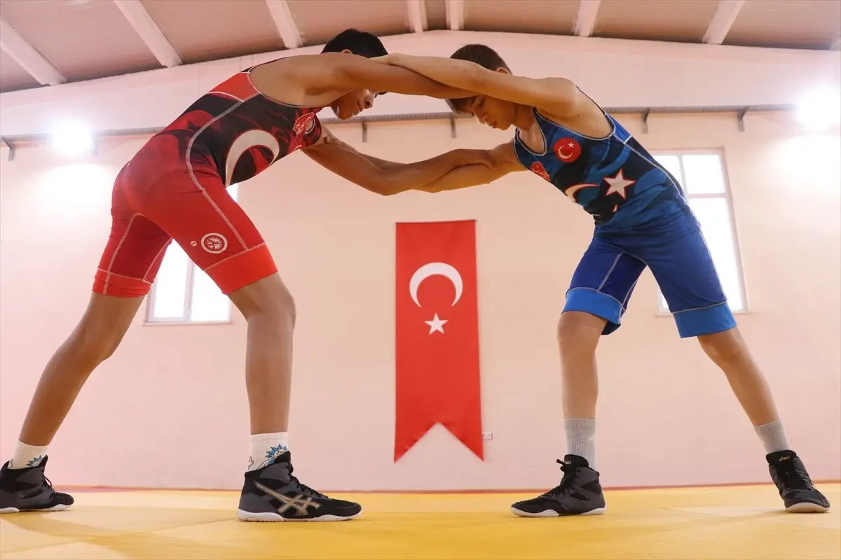 Kalkan Kardeşler Güreşte Başarı Doruğuna Ulaşıyor