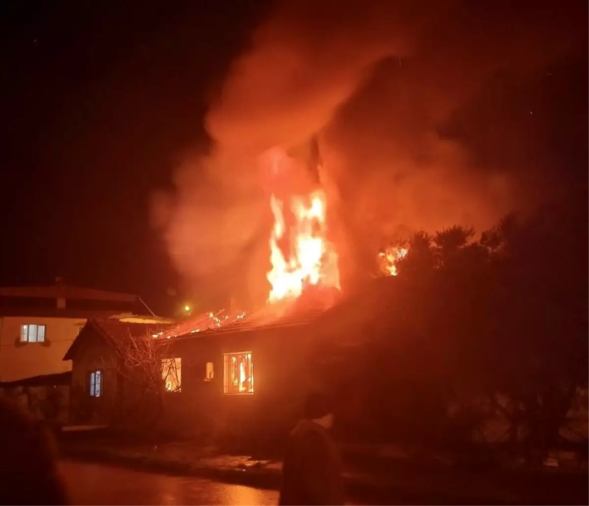 Bayındır\'daki Yangında Yaralanan Adam Hayatını Kaybetti