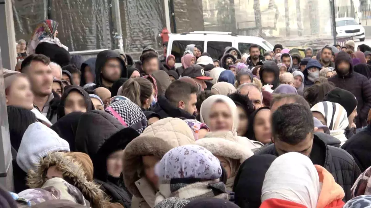 Bursa\'da Uygun Fiyatlı Mağaza İzdihama Neden Oldu