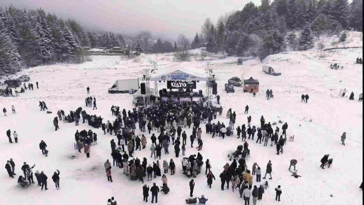 Bursa\'da Kış Festivali\'ne yoğun katılım trafiği felç etti