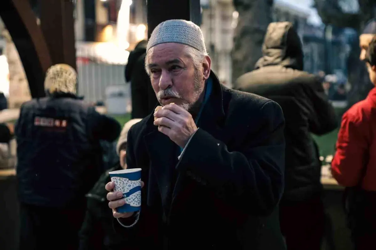 Büyükşehir\'den vatandaşa sıcak çorba ikramı