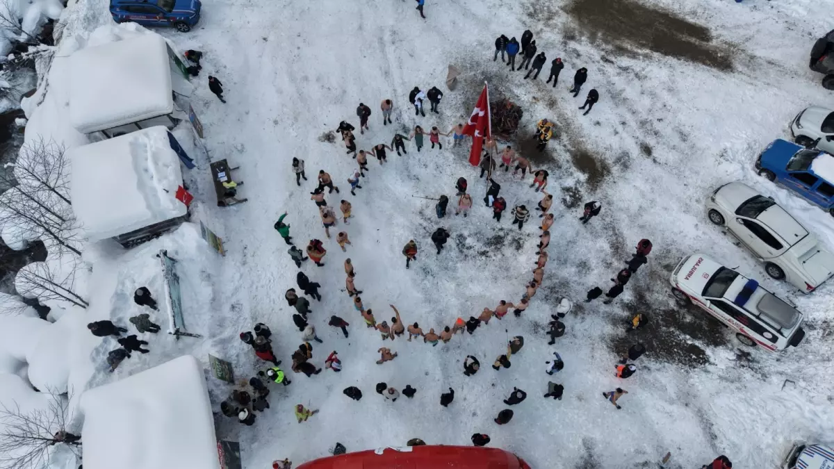 Kış Yüzme Şenliği Heyecanı Ardeşen\'de
