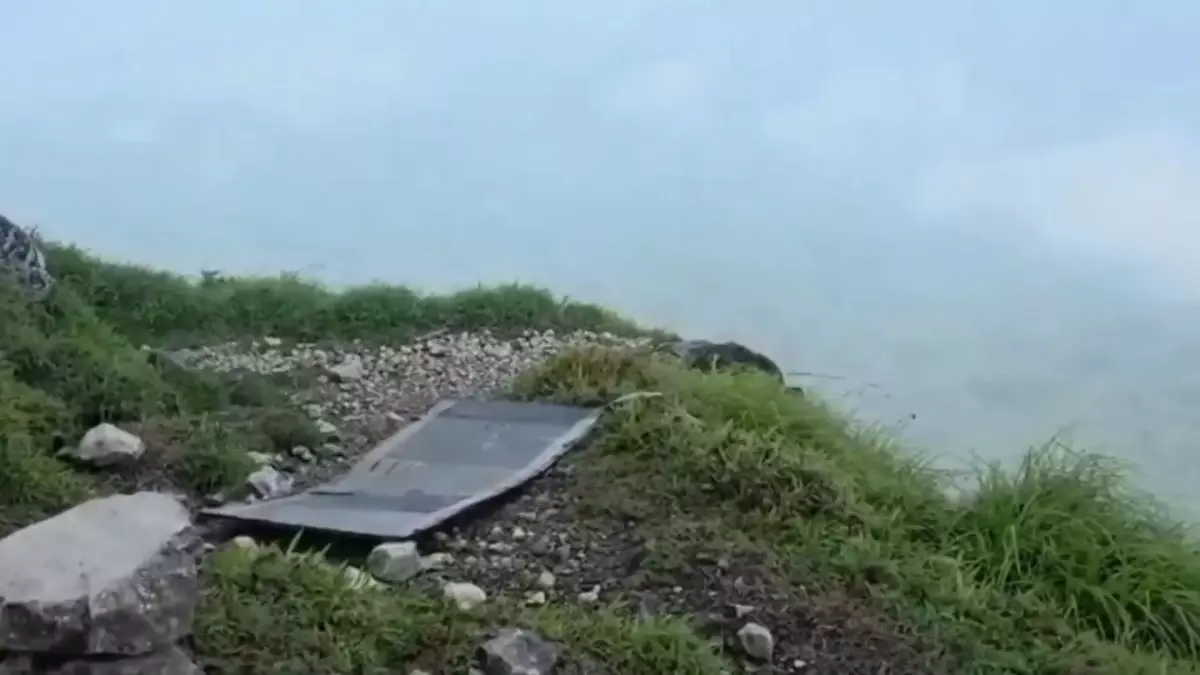 Endonezya\'da Kayıp Uçağın Enkazı Bulundu