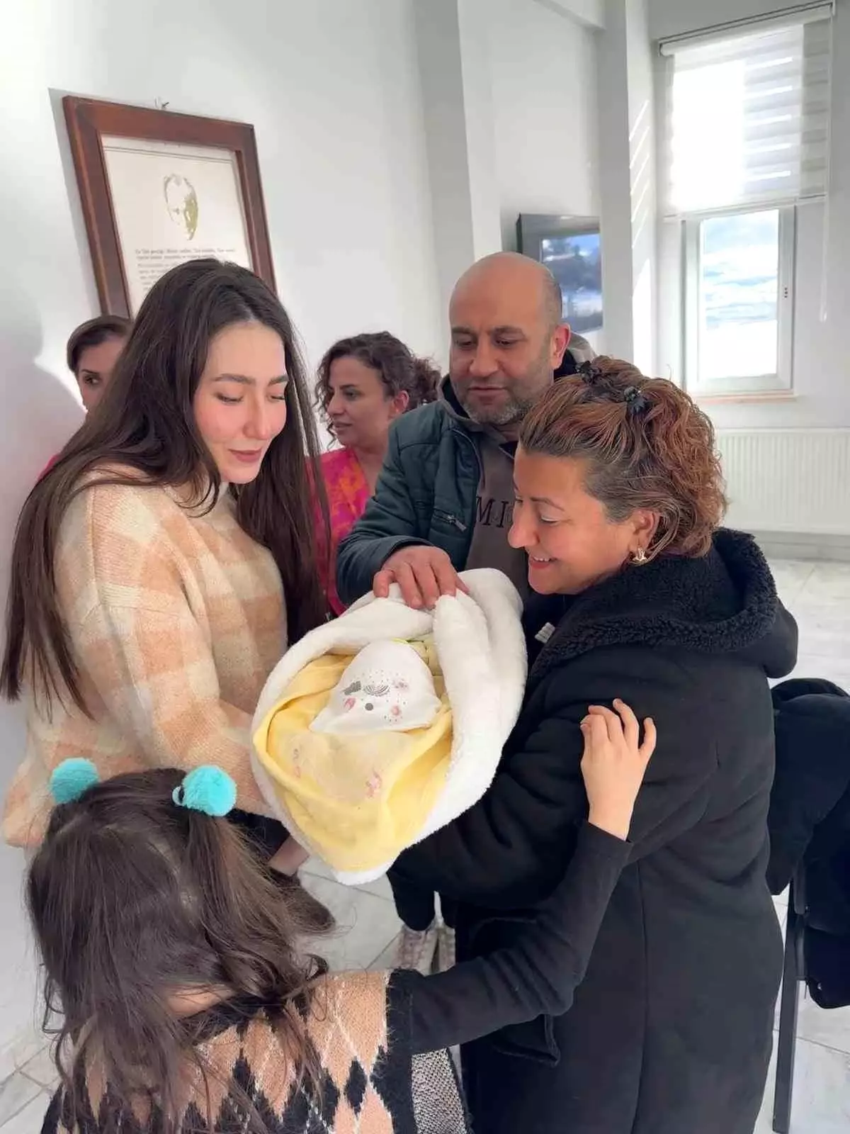 Türkiye\'de Geçici Koruyucu Aile Modeliyle 100. Bebek Ege Berk Ailesine Kavuştu