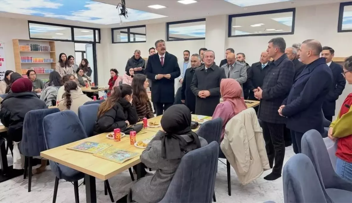 Hakkari\'de Gençlik Merkezi Açıldı