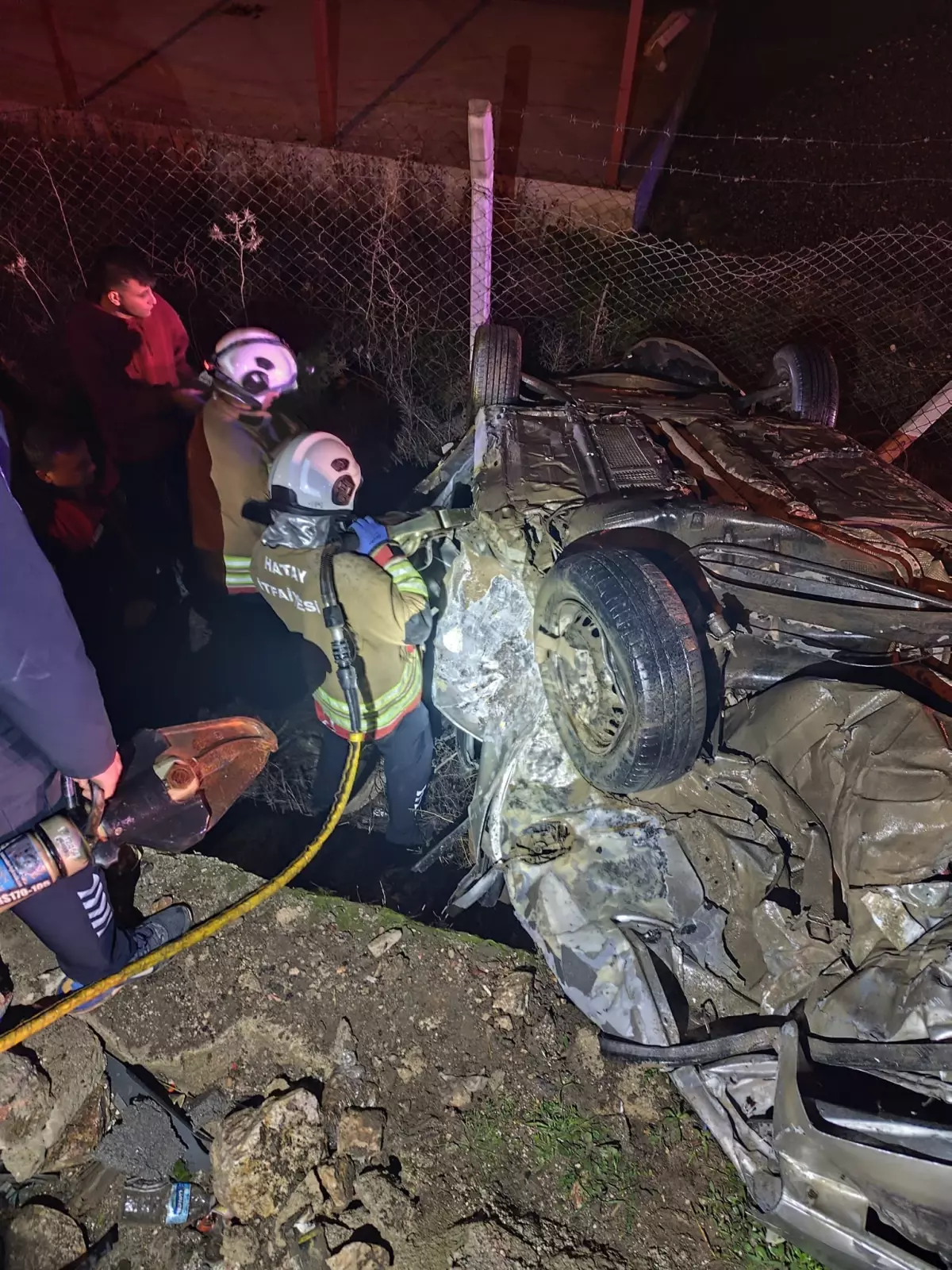 Hatay\'da Trafik Kazası: 2 Ölü, 3 Yaralı