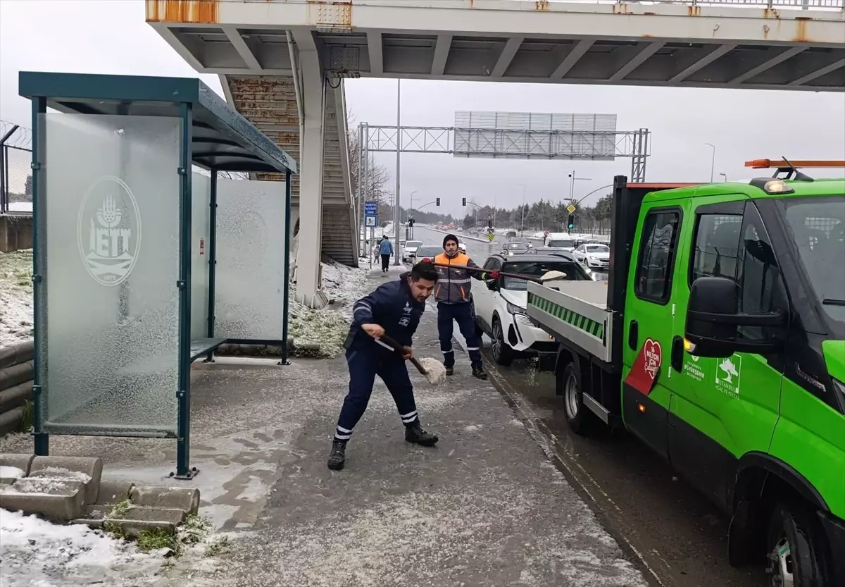 İstanbul\'da Karla Mücadele Devam Ediyor