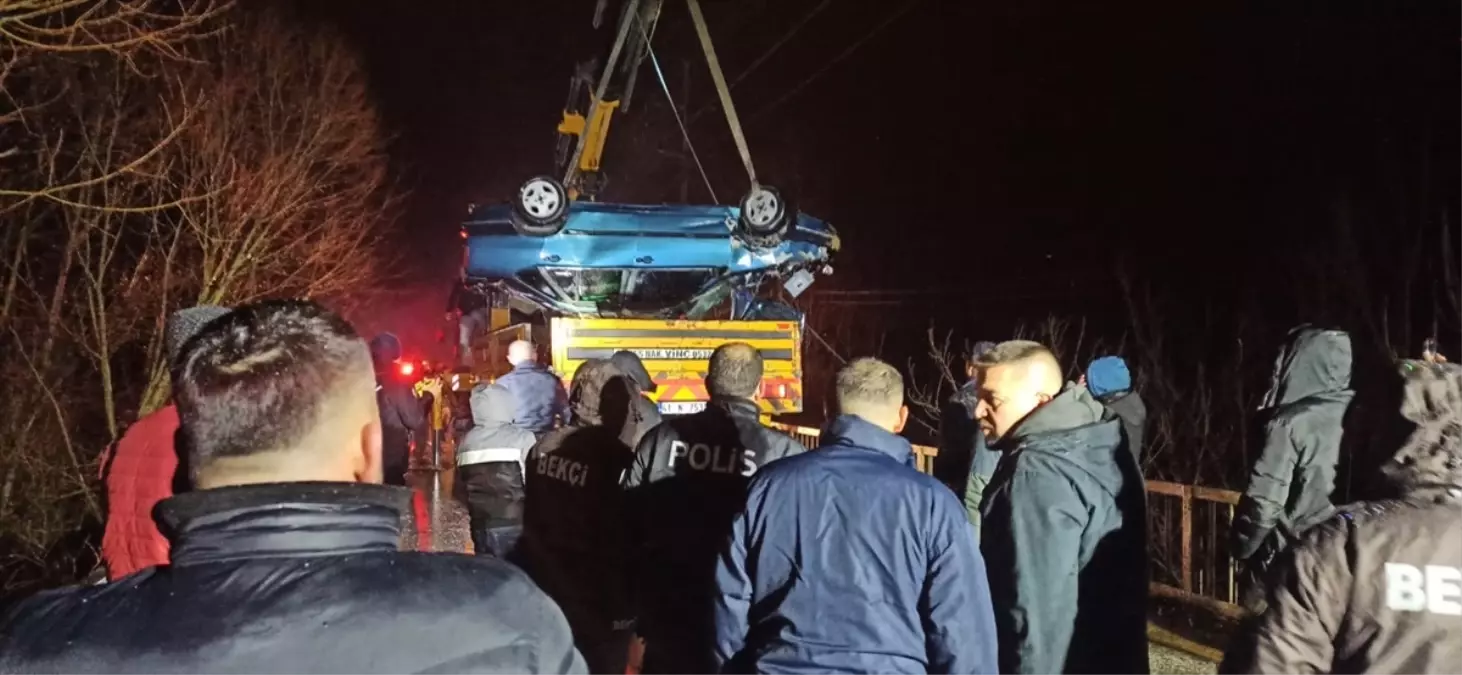 Kandıra\'da Baba ve Oğul Çaya Düşüp Hayatını Kaybetti