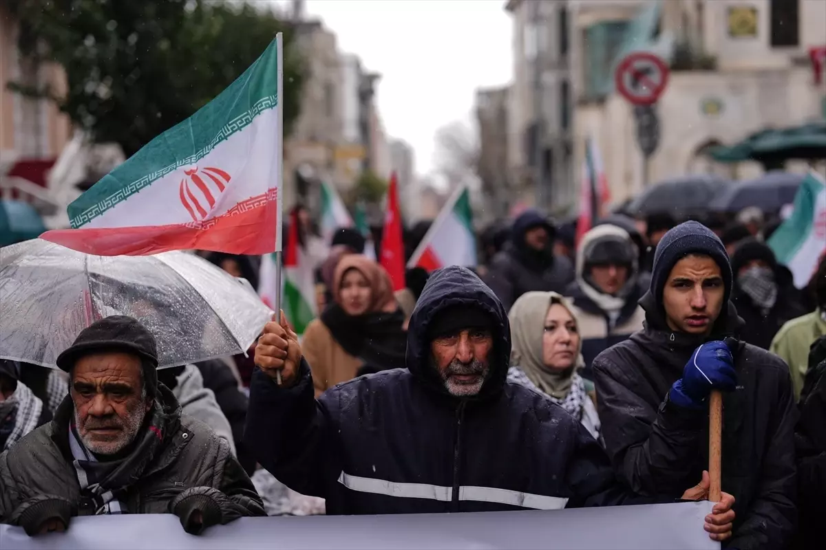 İran\'a Destek Eylemi: ABD ve İsrail Protestosu