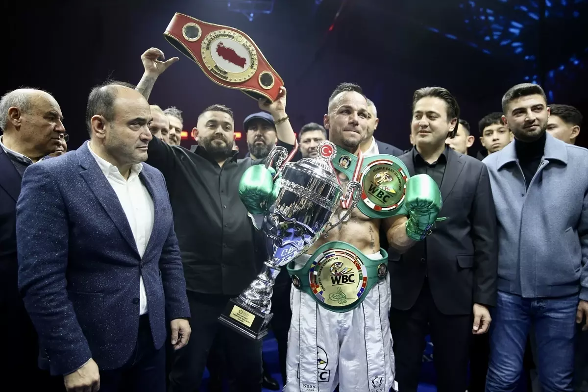 Demir Yumruk Şükrü Altay\'dan Üç Kemer Birden