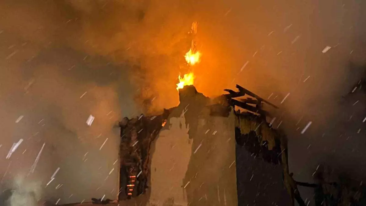 Polisin dikkati ahır ve evi yanmaktan kurtardı