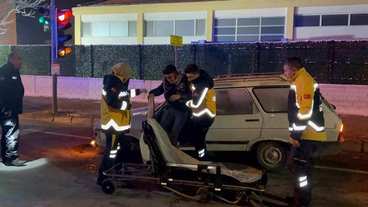 Kayseri\'de Trafik Kazası: Sürücü Hafif Yaralandı