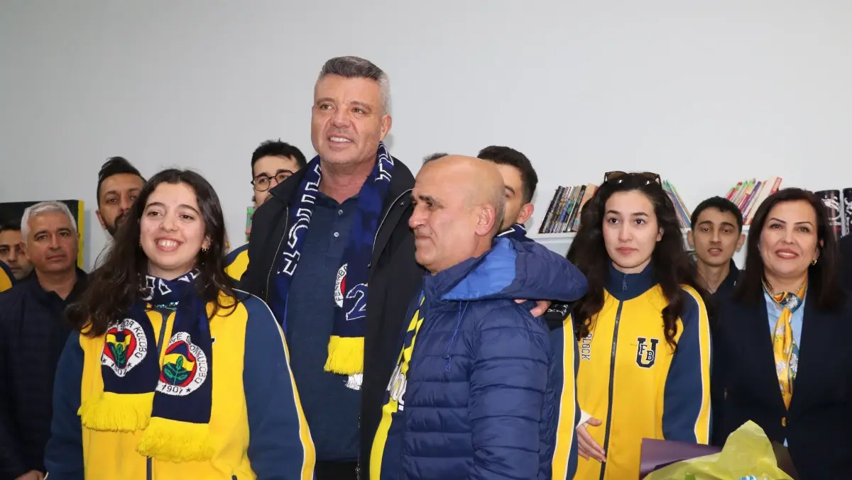Fenerbahçe\'den Okul Kütüphanesi Açılışı