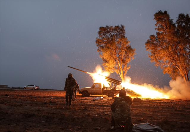 Suriye ordusu, YPG/SDG işgali atındaki Tabka'da kontrol&uuml; sağladı