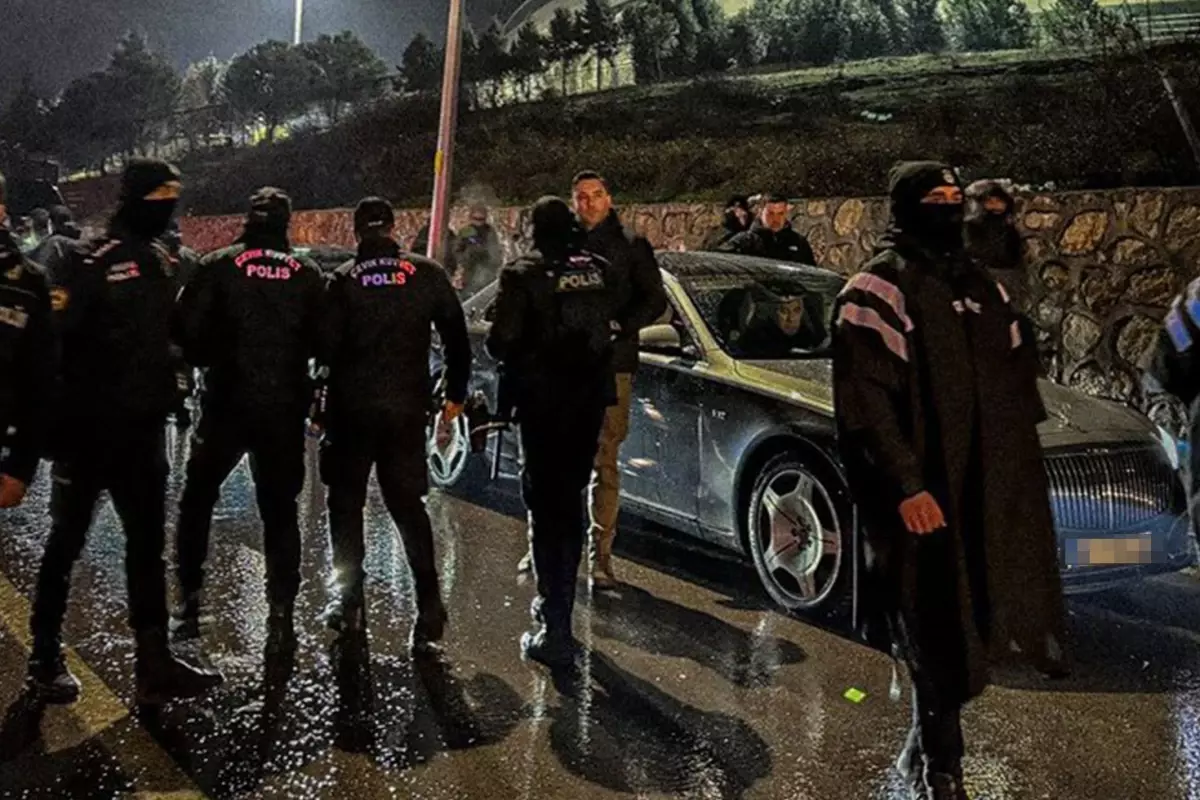 Trabzonspor Başkanı Ertuğrul Doğan\'ın aracına saldırı düzenlendi