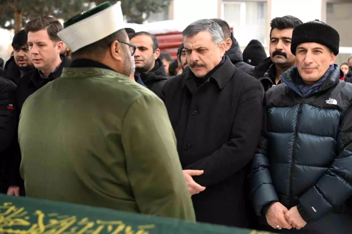 Yangında hayatını kaybeden 2 kişi gözyaşları arasında toprağa verildi