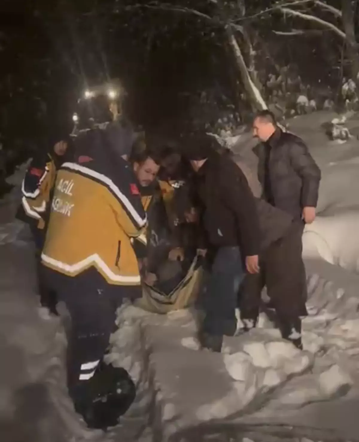 Köydeki Kar Nedeniyle Hasta Hastaneye Ulaşılamadı