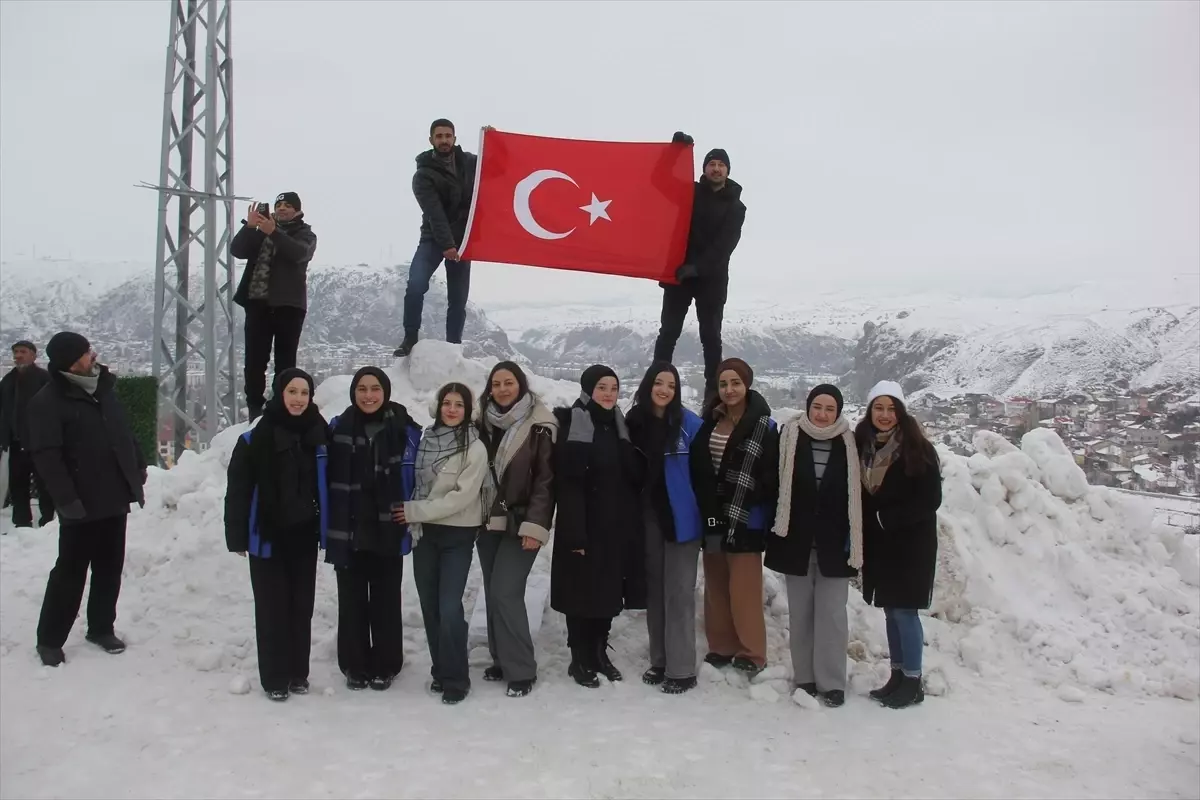 Zara\'da Kar Festivali Coşkusu