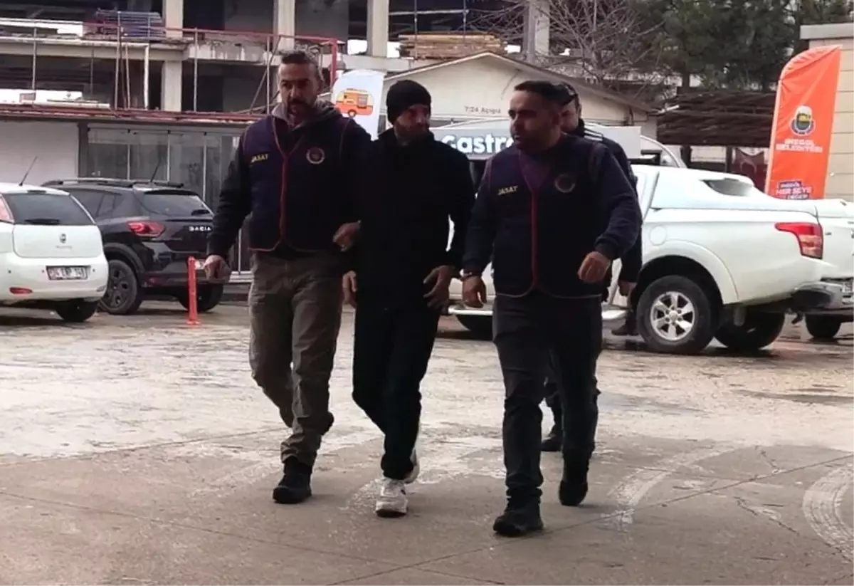 İnegöl\'de Cezaevi Firarisi Tüfekle 2 Kişiyi Yaraladı