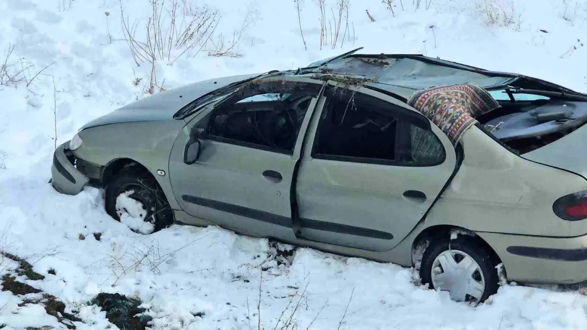 Adilcevaz\'da Takla Atan Araçta 5 Yaralı