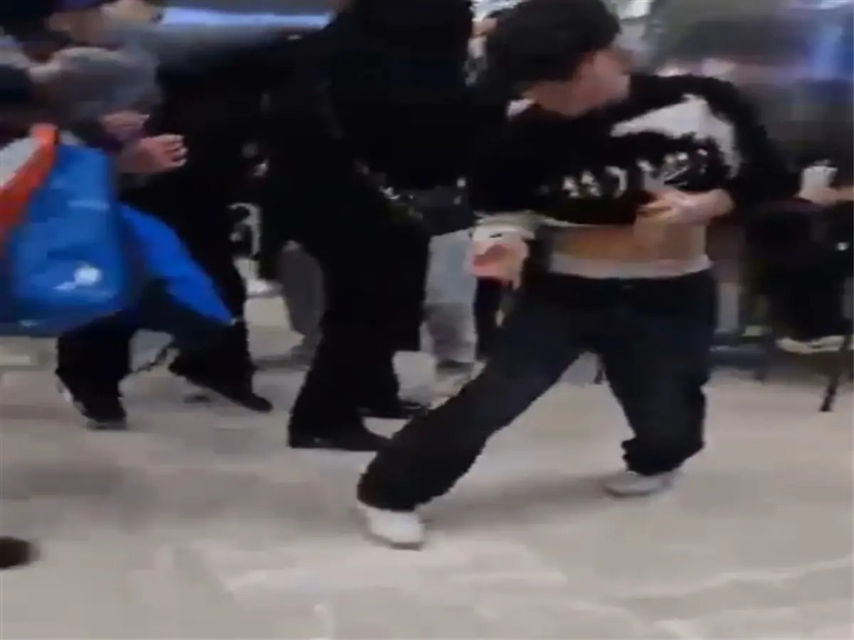 Alışveriş Merkezinde Bıçaklı Kavga: İki Çocuk Tutuklandı