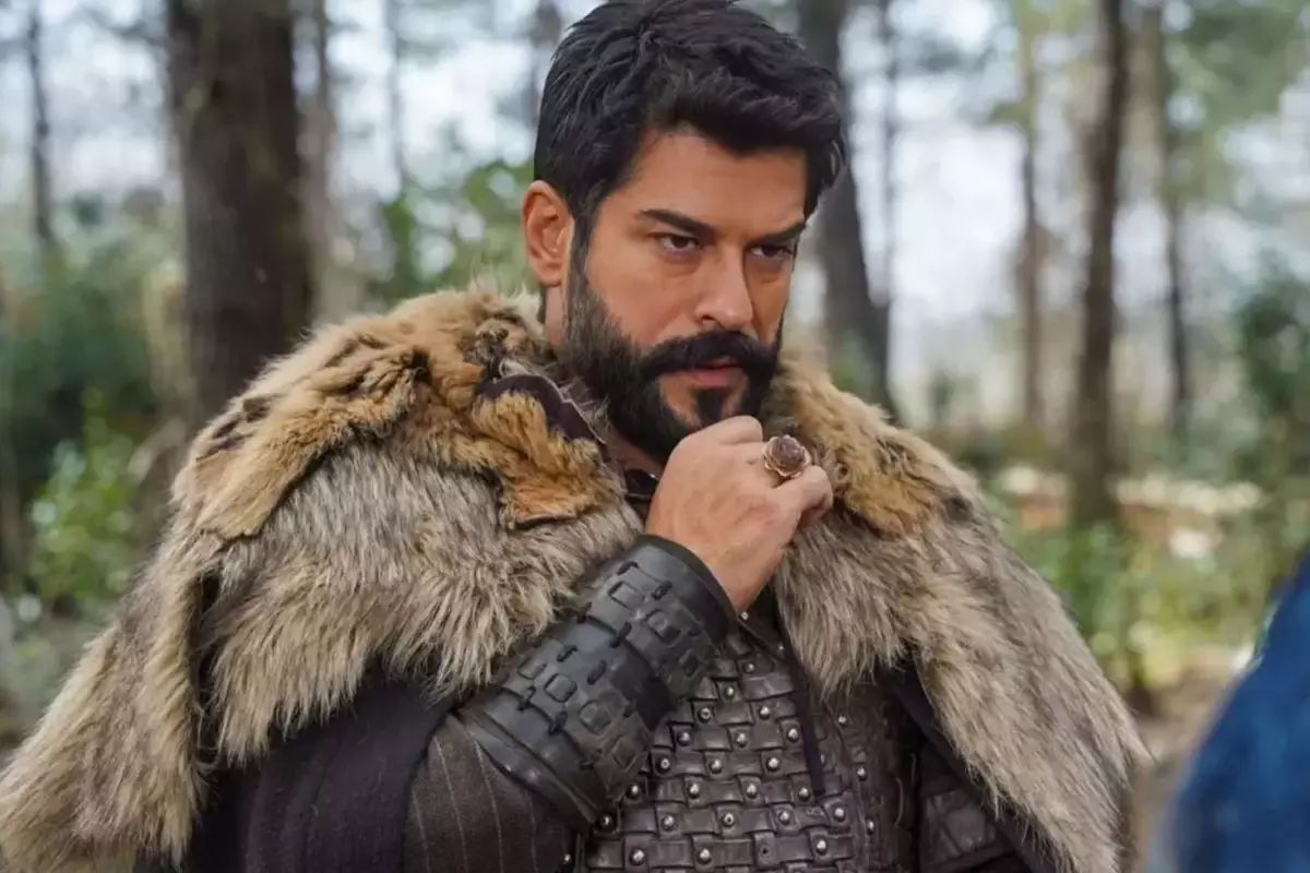 Araplar Burak Özçivit\'i kara listeye aldı