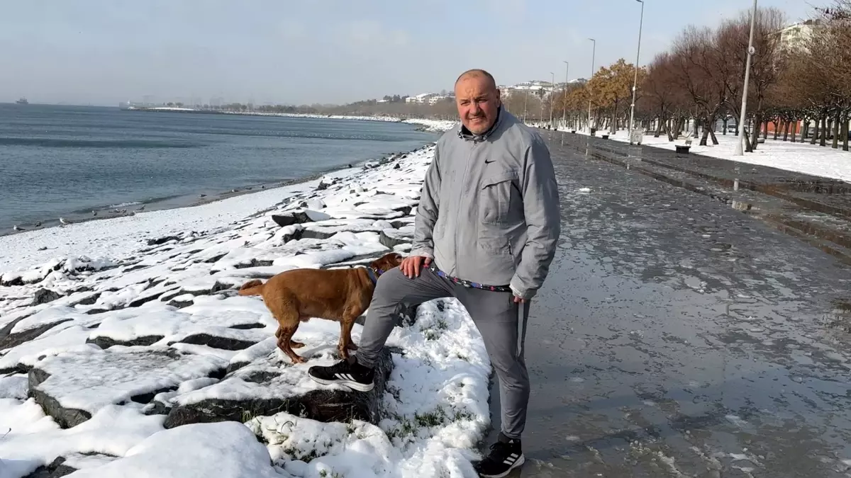 Kar Yağışında Denize Giren Adamın Meydan Okuması