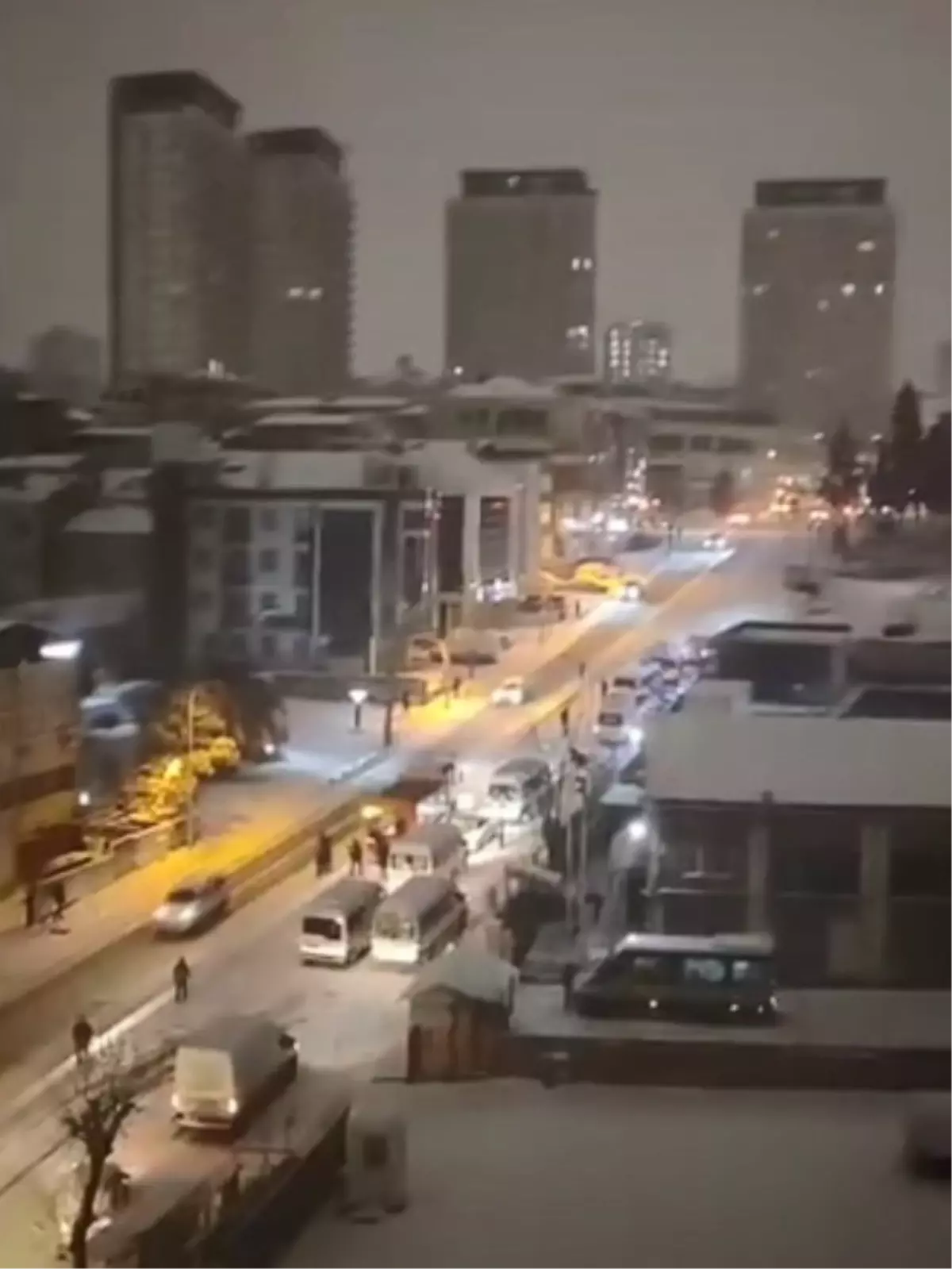 İstanbul\'da Kar Yağışı Kazalara Neden Oldu