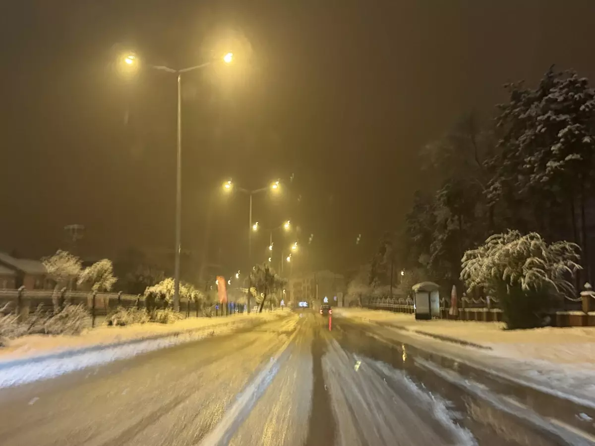 Bartın\'da Yoğun Kar Yağışı: 65 Köy Yolu Kapandı