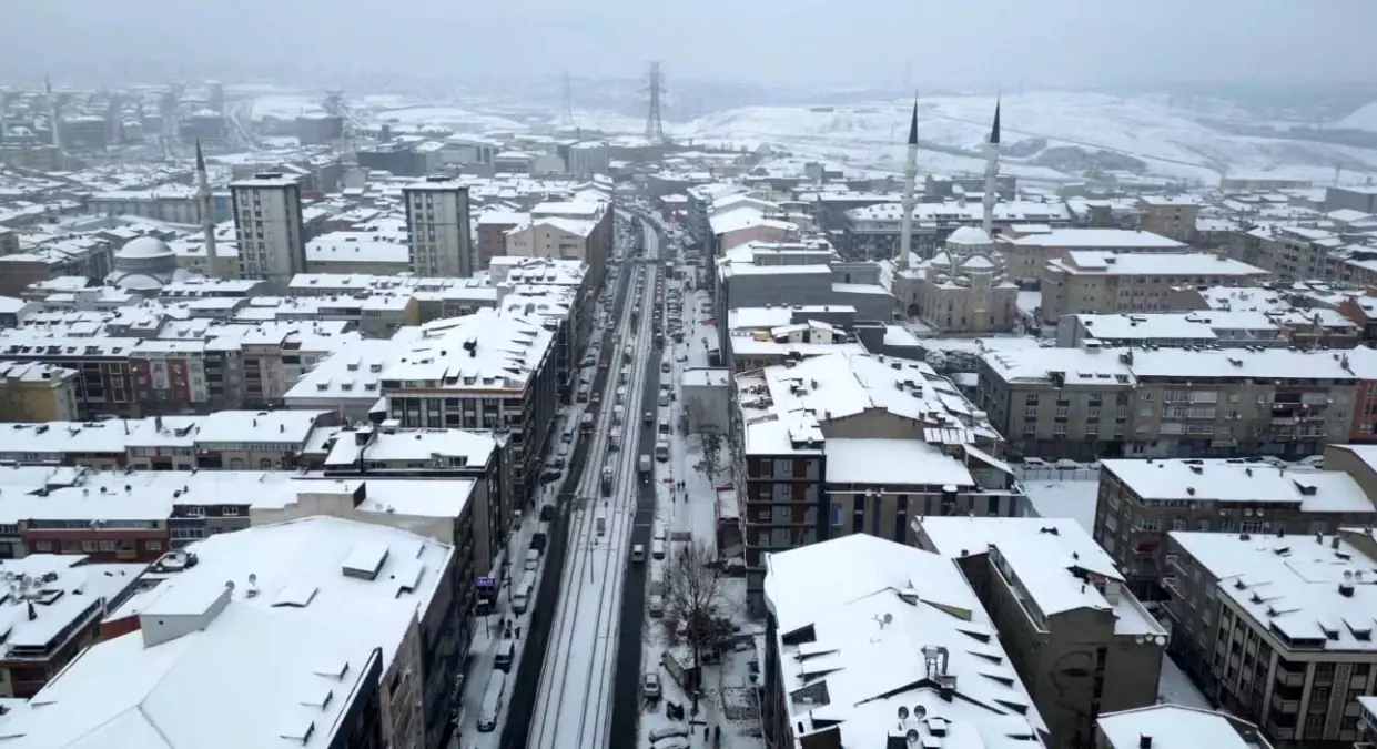 Sultangazi Beyaza Büründü