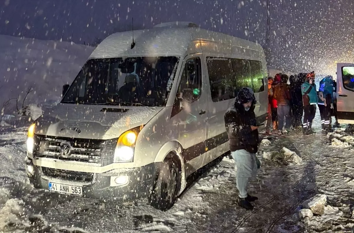 Bingöl\'de Zincirleme Kaza: 10 Yaralı