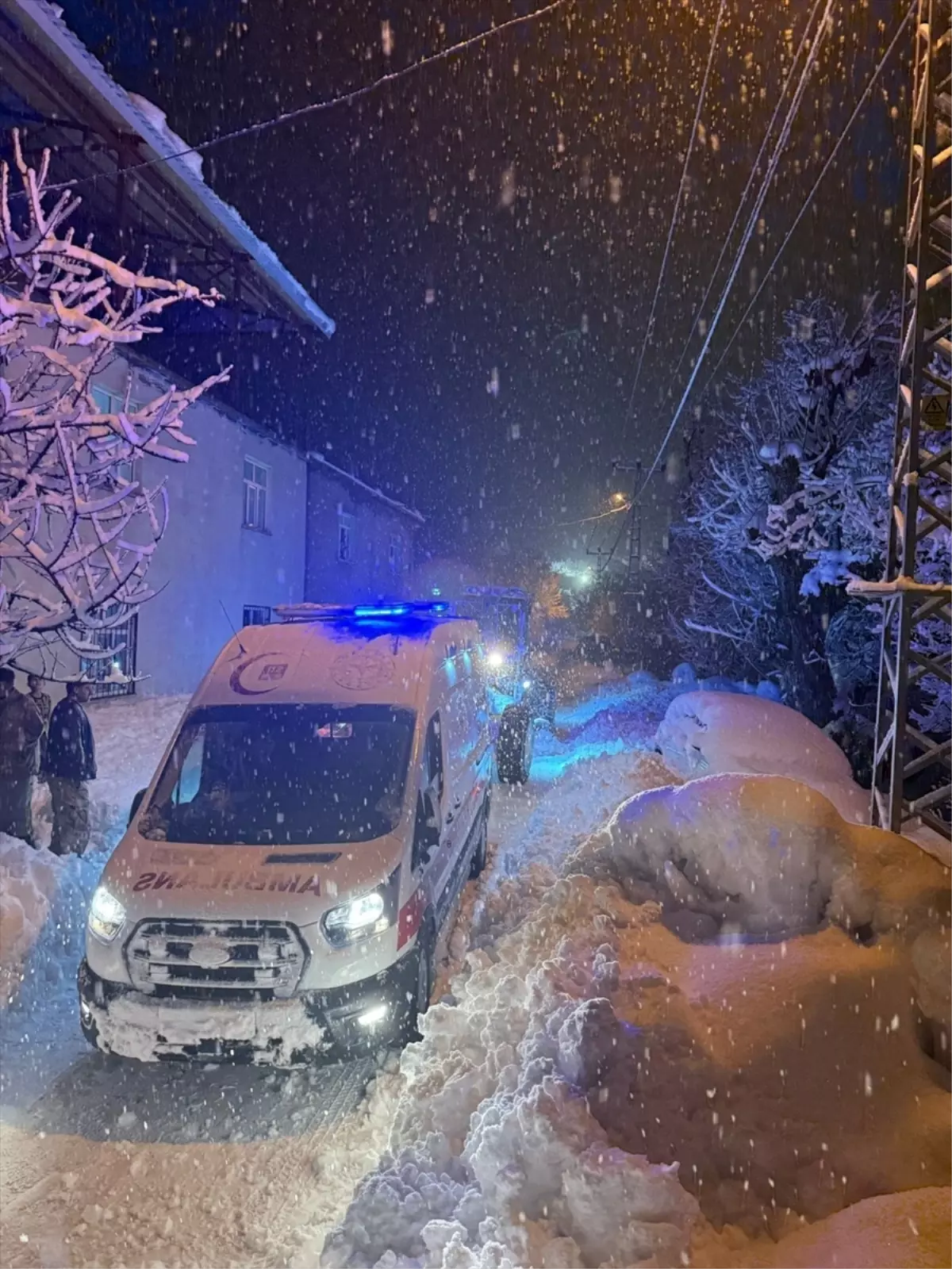 Karla Kaplı Köyde Acil Sağlık Hizmeti