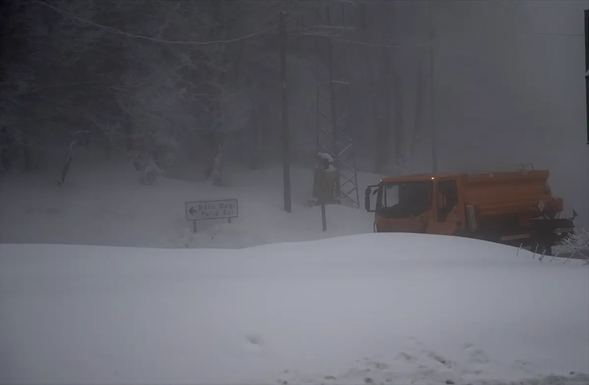 Bolu Dağı\'nda Sis, Görüş Mesafesini Düşürdü