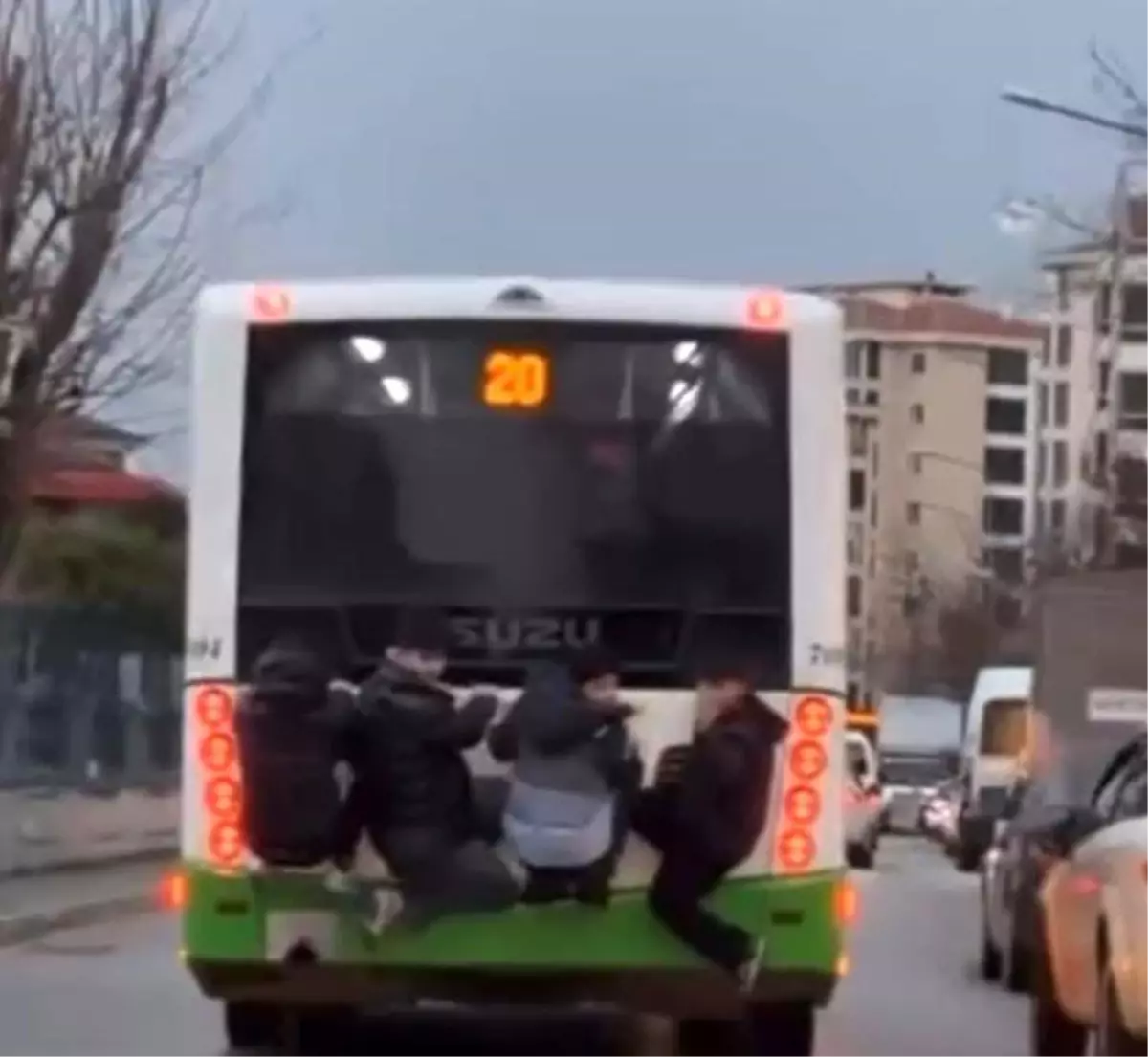 Bursa\'da belediye otobüsünde tehlikeli yolculuk